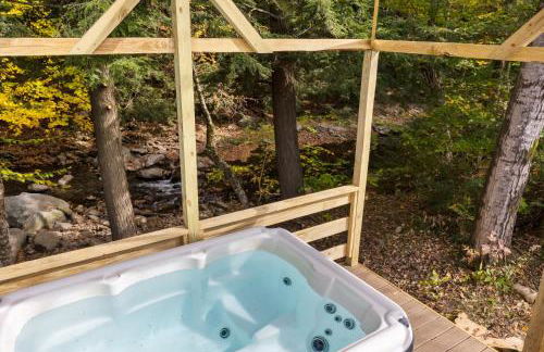 Smuggler's Notch Mountain House with hot tub & river - Foto 8