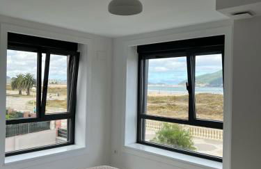 Lujosa casa en primera línea playa increibles vistas mar - Foto 20