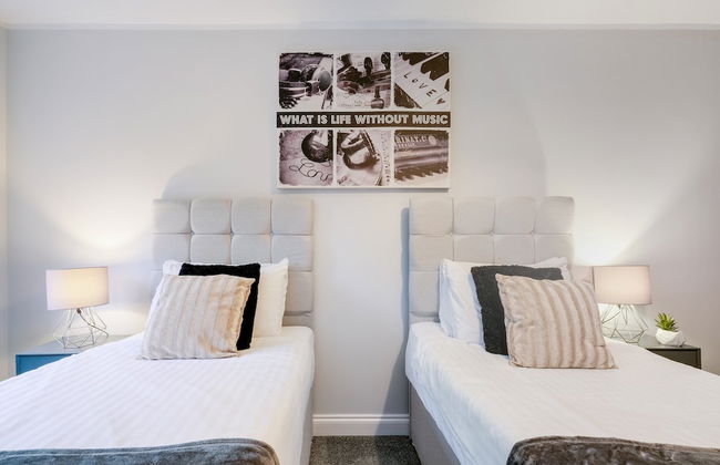 2 Bdrm Penthouse with parking Wycombe - Foto 26