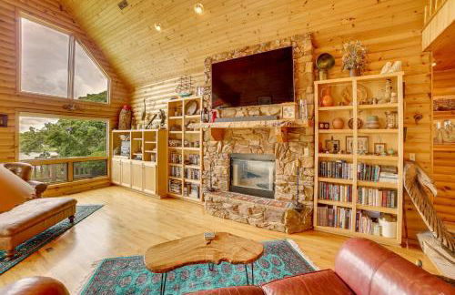 Decks and Views Spacious Cabin Near Table Rock Lake - Foto 4