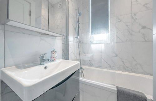 Luxurious 2BR Flat Perfect For Business Relocators By Charles Richardson ltd Short Term Rentals Couldson - Foto 5