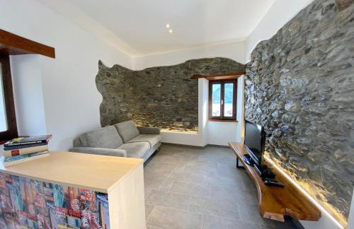 Independent Stone House with Lake View - Photo 6