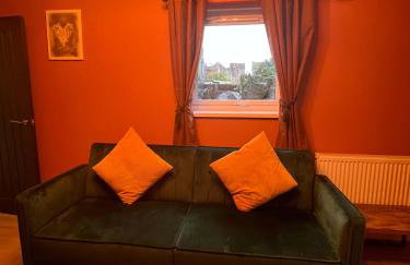 Stylish 2Bed Ground Floor Flat with Private Garden - Photo 18