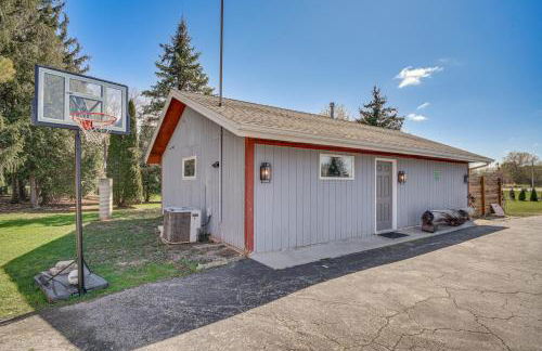 9 Mi to Shore Home with Hot Tub in Howards Grove! - Foto 22