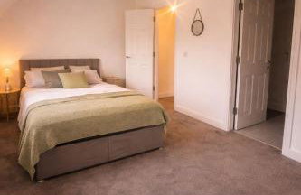 New Build 3-Bed in Rotherham Fast WiFi, Garden & Driveway - Foto 4