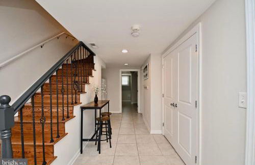 Elegant 5BR home near Capitol Hill! Free Parking! - Foto 32
