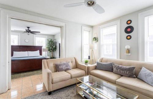 Revamped 3BR Apt with Easy Check-In Family-Friendly - Foto 1