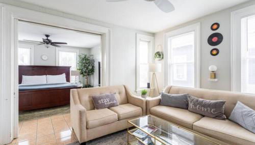 Revamped 3BR Apt with Easy Check-In Family-Friendly - Foto 1