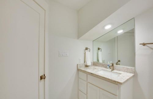 Relax Fireside! Waterfront Malakoff Home with Pool - Foto 31