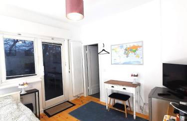 Central Private Cozy Room w own entrance, Spacious Bathroom, on-site parking - Foto 1