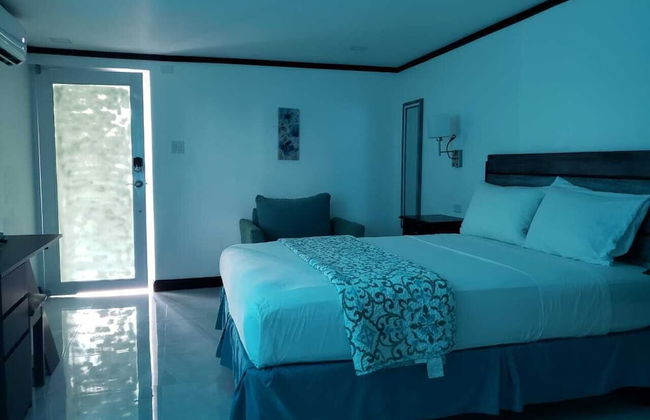 Sand and Blue Seas - Photo 10