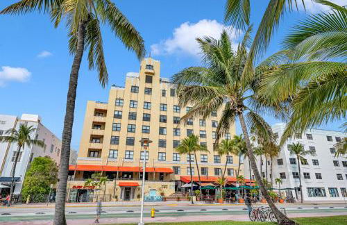 Crown Jewel of Ocean Drive- 2 story Penthouse, 4 Bedrooms & Private rooftop spa - Foto 12