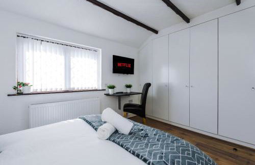 Spacious 4-Bed House Near Wigan Warrington - Foto 75