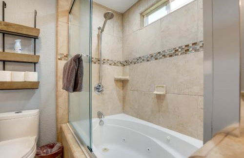 Family Home with Pool about 7 Mi to Downtown Sacramento! - Foto 20