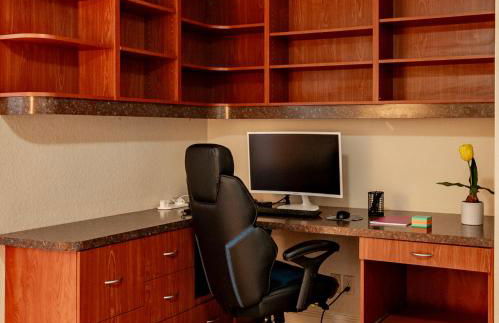 Colorful Home - Pool - Game Room - Basketball Court - BBQ & More - Photo 21