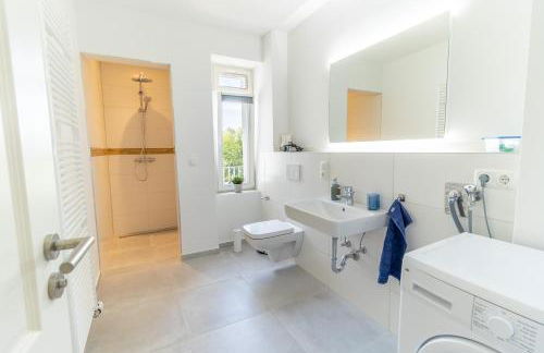 *NEU* 2 Zi, offene Küche, Balkon - Photo 3