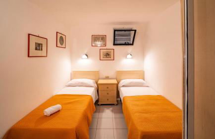 Villa Giglio with Garden and Mini Pool by Rentbeat - Foto 45