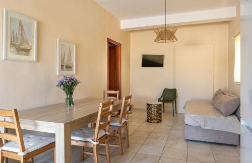 Queen Electra with pool and tennis court - Photo 9