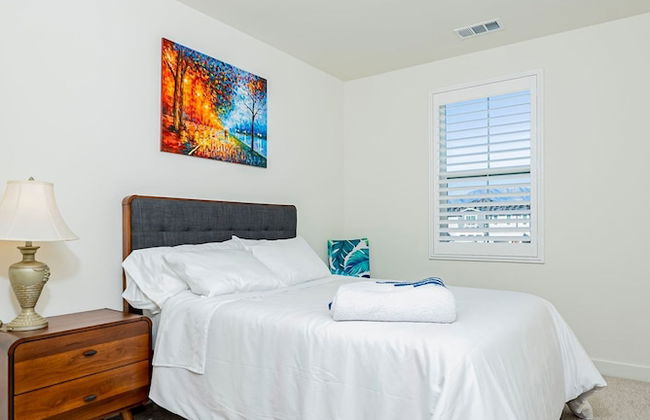 Luxurious Ontario Townhouse Ideal Family Retreat - Photo 23