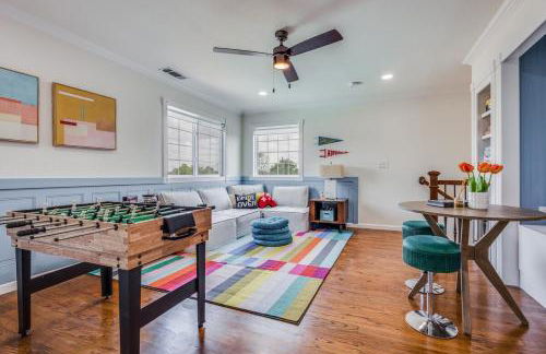 Stunning Lake House with a Pool and Hot Tub - Foto 7