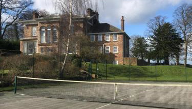 The Wing & gardens with FREE hot tub & hard tennis court at Brook Hall nr York & Leeds - Foto 2