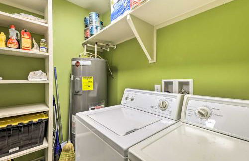 Near Hiking and Wineries! Newland Retreat with Creek - Foto 25