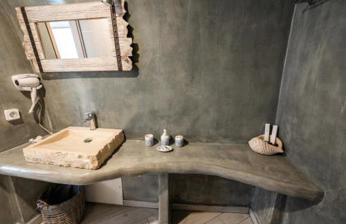 Fira-Cave-Sleeps 13-Parking-Pool-Pet Friendly - Photo 64