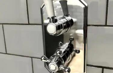 Luxury Pet Friendly 3 Bedroom Home with Copper Bath - Photo 30