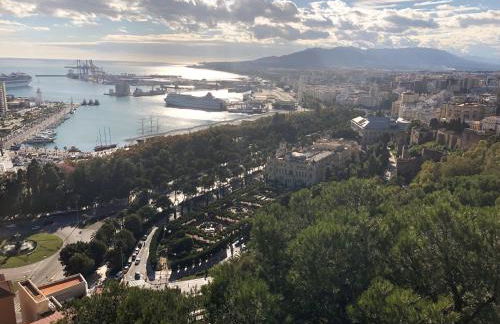 Malaga Centre Apartment with Parking - Photo 29