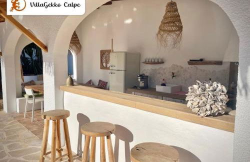 Off-grid Luxury Villa with Tikibar by the pool. - Photo 41