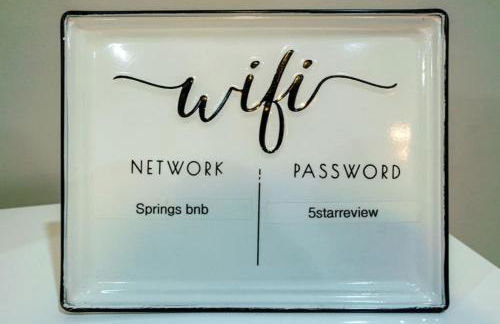 Three Bedroom Pool Home with Modern Interior Design - Foto 24