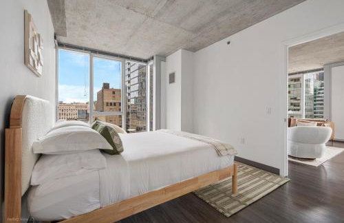 Linea Luxury Living with Indoor Pool and Rooftop Views in The Loop - Photo 43