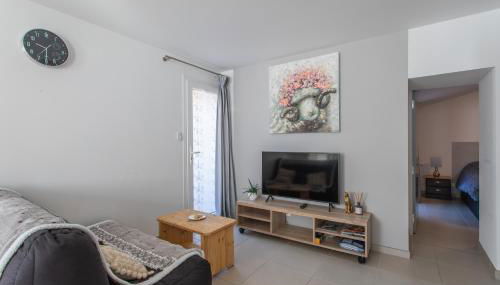 Le bélier 2nd étage avec balcon au centre ville d'Embrun climatisé - Photo 4