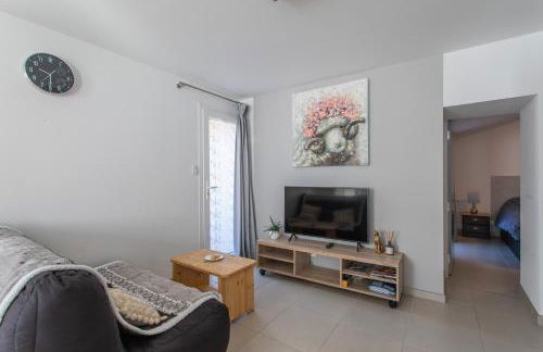 Le bélier 2nd étage avec balcon au centre ville d'Embrun climatisé - Photo 4