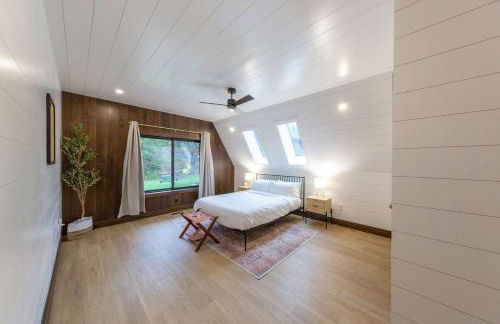 TreeTops Ayframe, Supersized AFrame on the River with Hot Tub - Foto 64