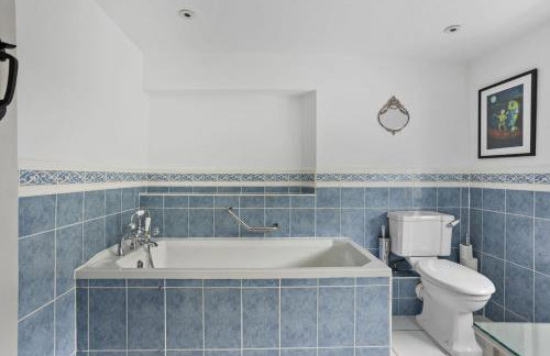 Duck Cottage - Waters Edge, Exclusive Village Location - Photo 22