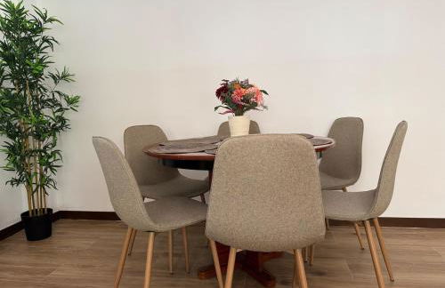 Entire apartment in the heart of downtown N&N - Photo 2