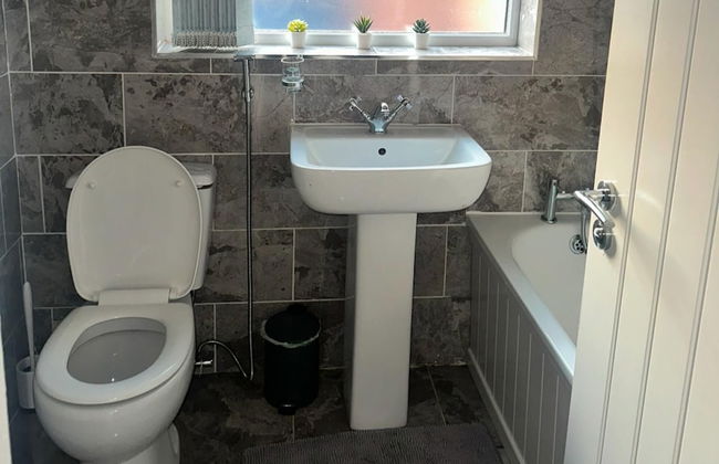 Apt - Sleeps2 - Parking - 20min Drive From Airport - Foto 7