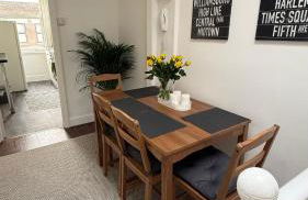 3 Bedroom in a great location - Photo 3