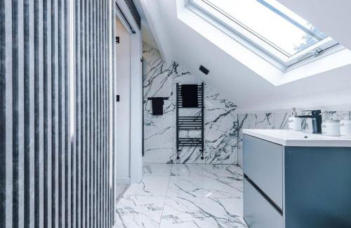 Incredible Home With Games Room, Sleeps 8, Parking Included, Perfect For Groups, Families, Contractors, Professionals - Photo 9