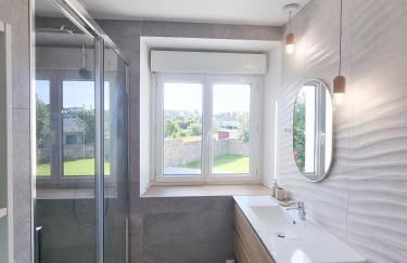 Maison familiale - 10pers - 3 étoiles - lumineuse et cosy - draps et serviettes inclus - parking - La Torche 9 min - Foto 12