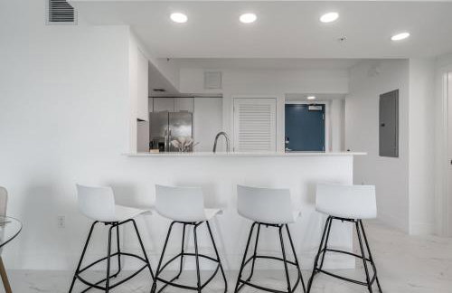 Resort-Style 1 Bed Condo with Pool Parking Rooftop & Gym - Foto 20