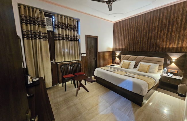 Shri Krishna Divine Dham - Photo 3