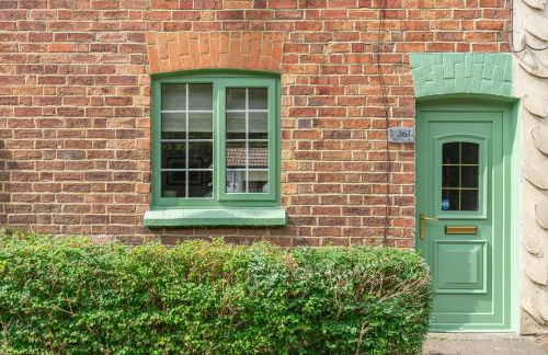 Charming 2 Bed Property - Photo 15