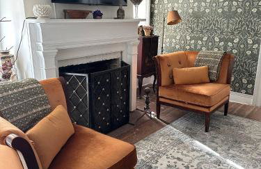 Historic Home near Stony Brook Village & Beach - Foto 14