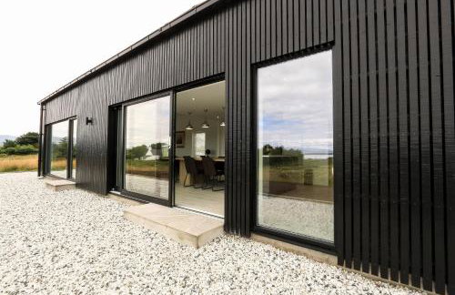 Black Barn Skye - Contemporary 3 bed / 4 bath home - Photo 24