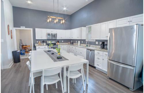 Gorgeous, Family-friendly Home Near Downtown - Foto 16