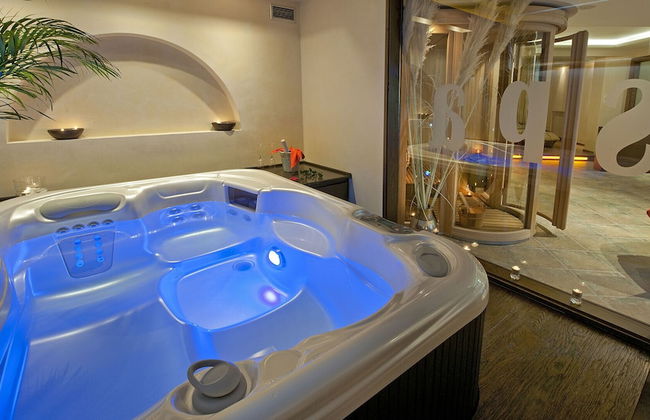 Iakovakis Suites & Spa - Photo 27