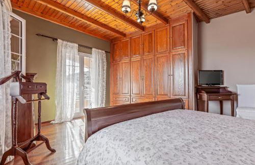 San Elias House - Photo 8