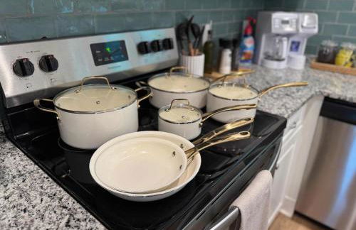 The Orange Blossom Suite Near UF Shands D-town - Photo 76